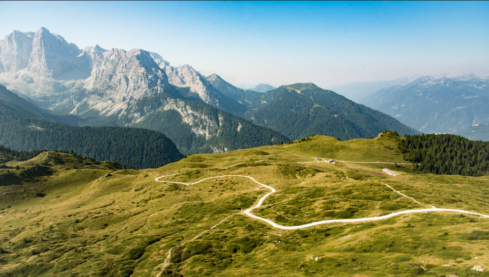 hiking trails italy
