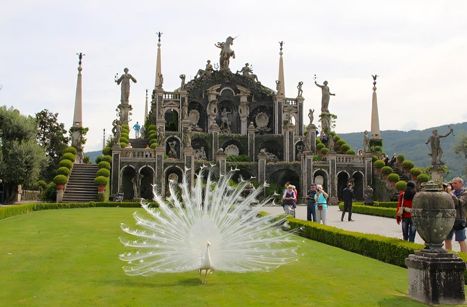 Isola Bella Palazzo Borromeo lake maggiore